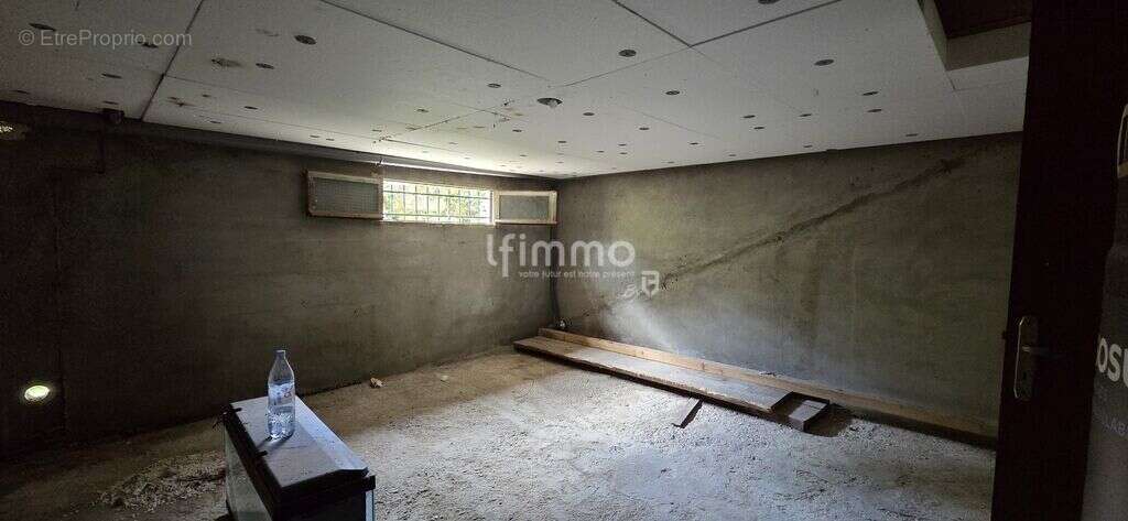 Maison avec extérieur et garage - photo 11