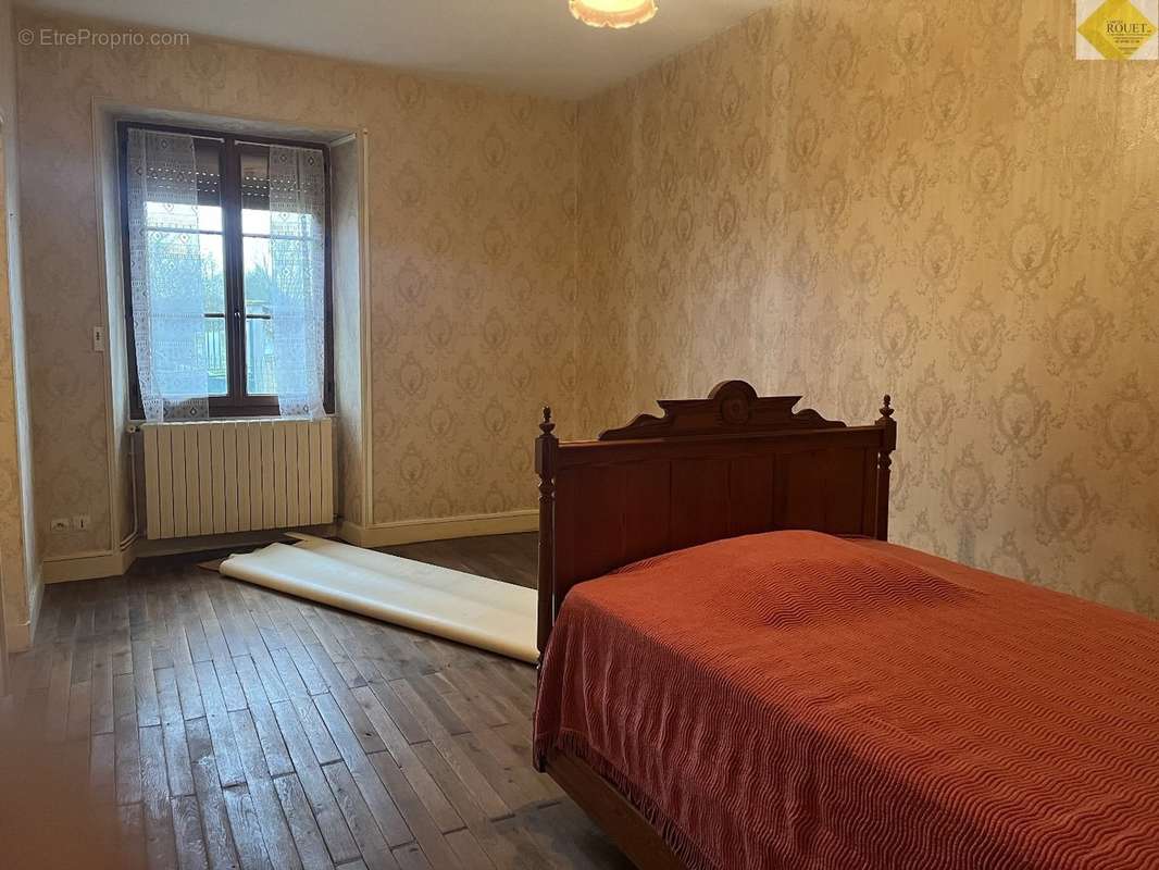 Maison à COUSSAY-LES-BOIS