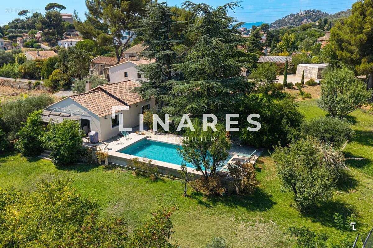 LES COLLINES D'ALLAUCH - Maison T4 de 151m2 - Terrain de 2500m2 - Piscine - Garage - 13190 Allauch - photo 21