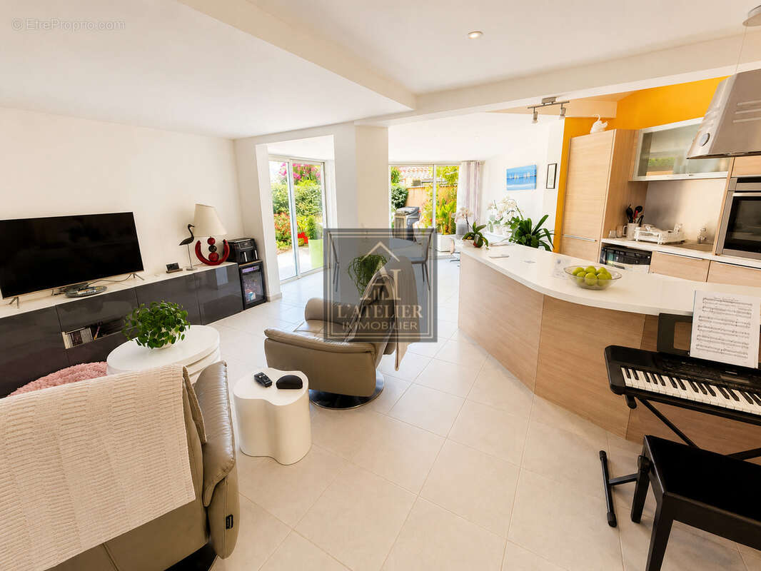 Maison 3 pièces avec jardin   À quelques pas du port Miramar et des plages   La Londe-les-Maures - photo 4