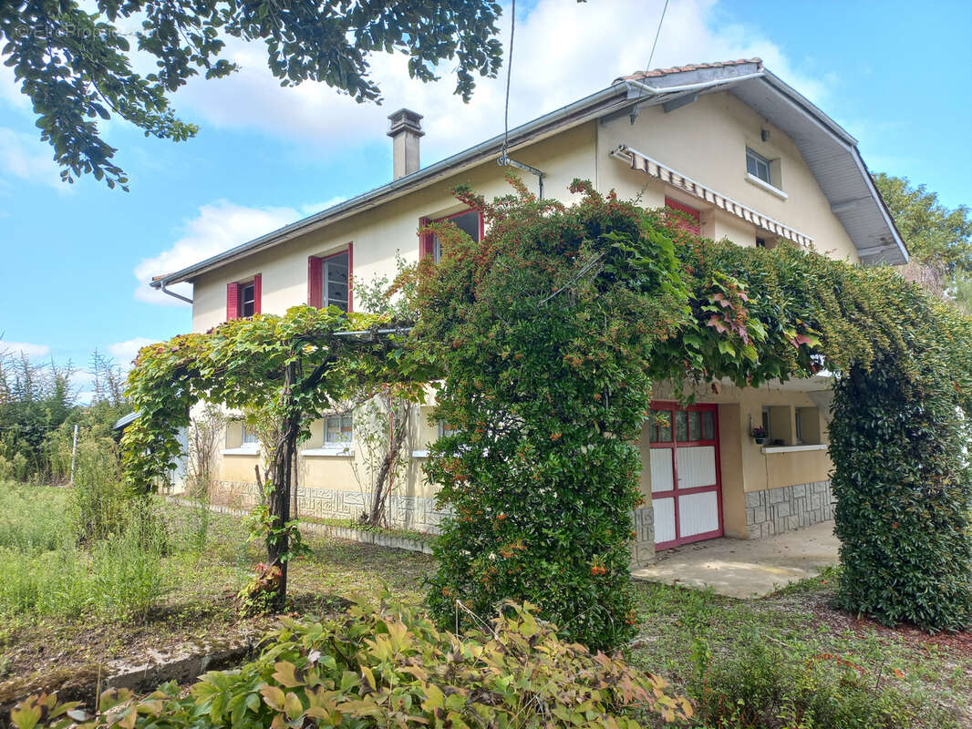 Maison 93 m² à Castelnau-Magnoac  - photo 12