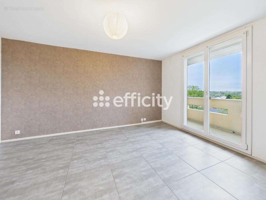 Appartement à PERONNAS