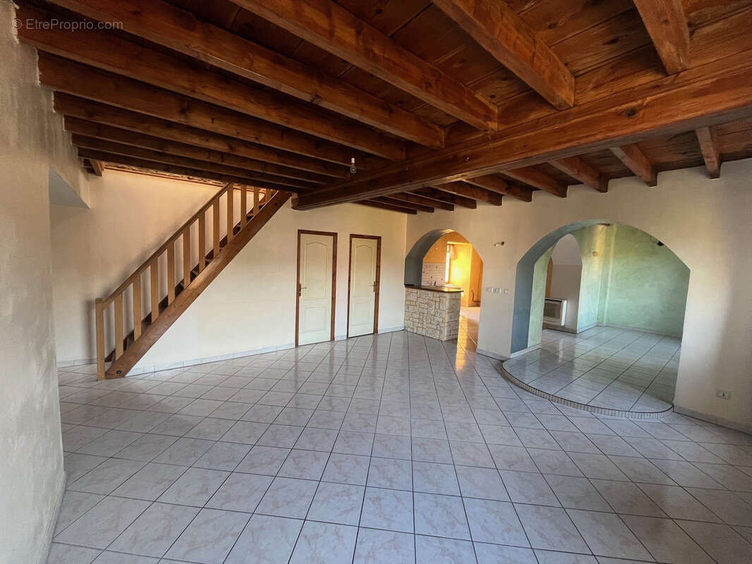 Appartement à LACENAS