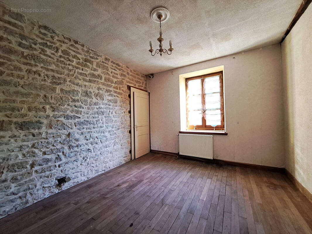 Appartement à PANNESSIERES