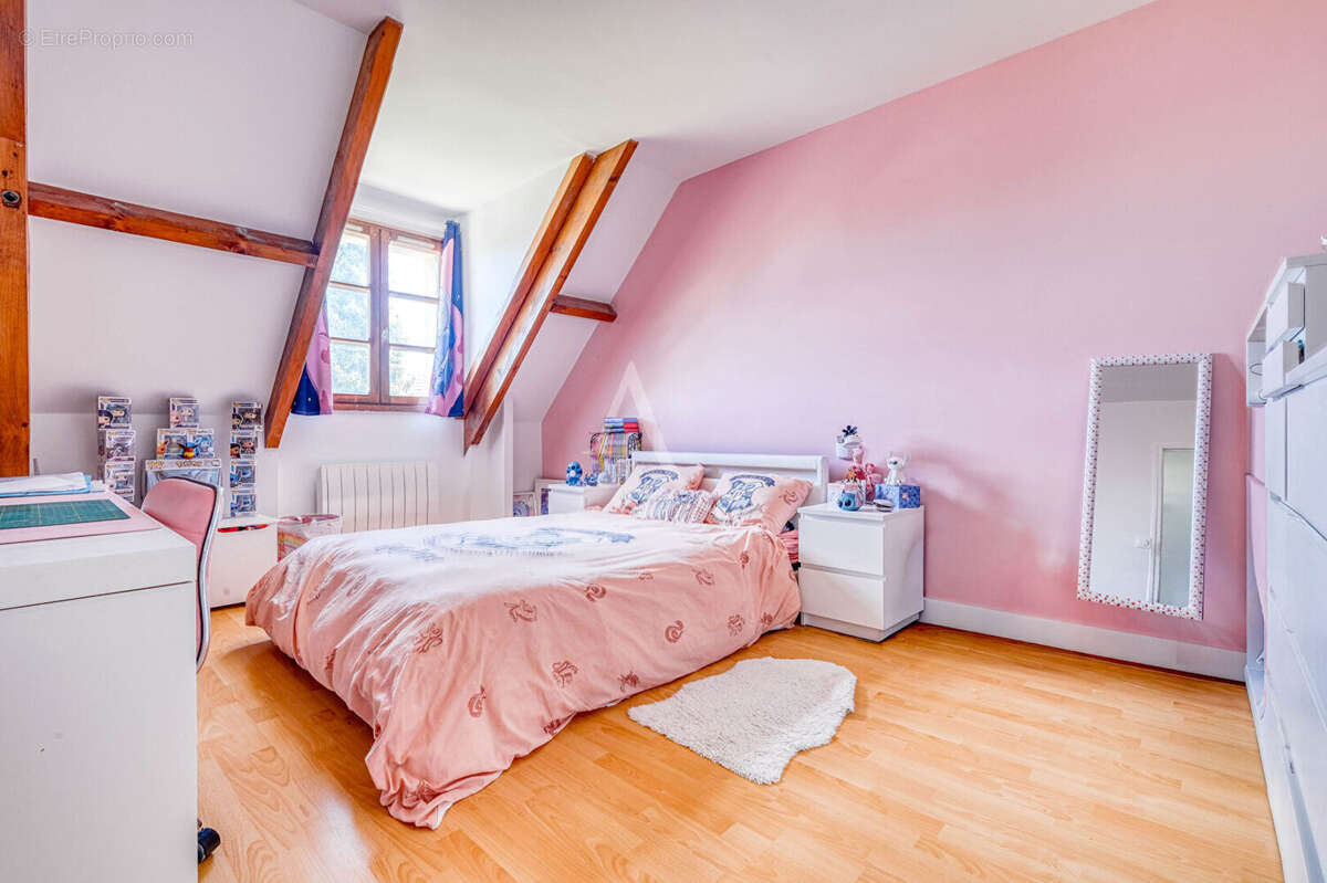 Grande maison familiale rénovée 216 m², 5 chambres, terrain sans vis-à-vis, garage triple - photo 13