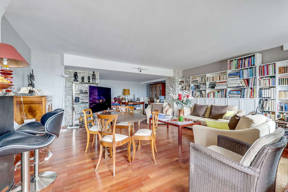 Appartement à PARIS-14E
