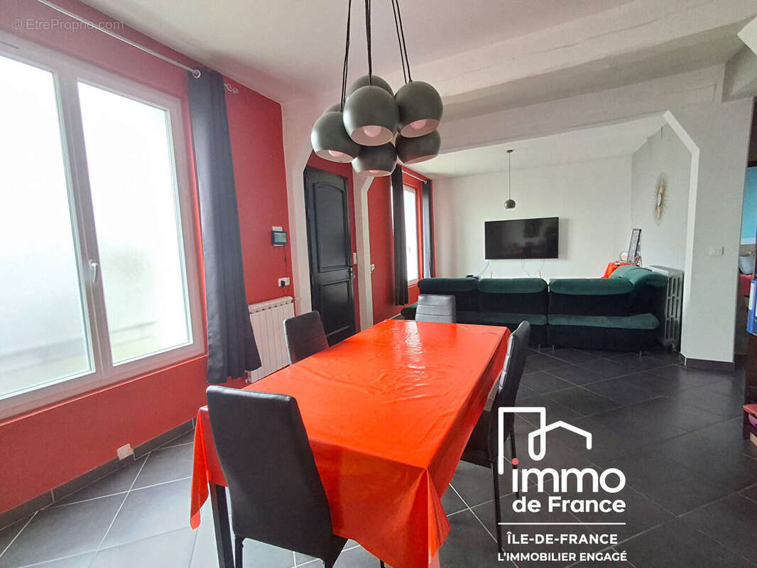 Maison à FRENEUSE