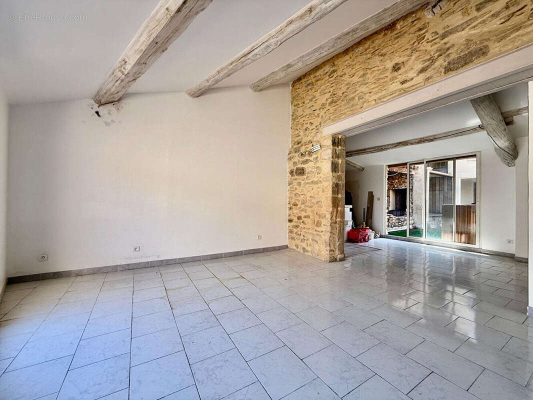Appartement à BAGNOLS-SUR-CEZE