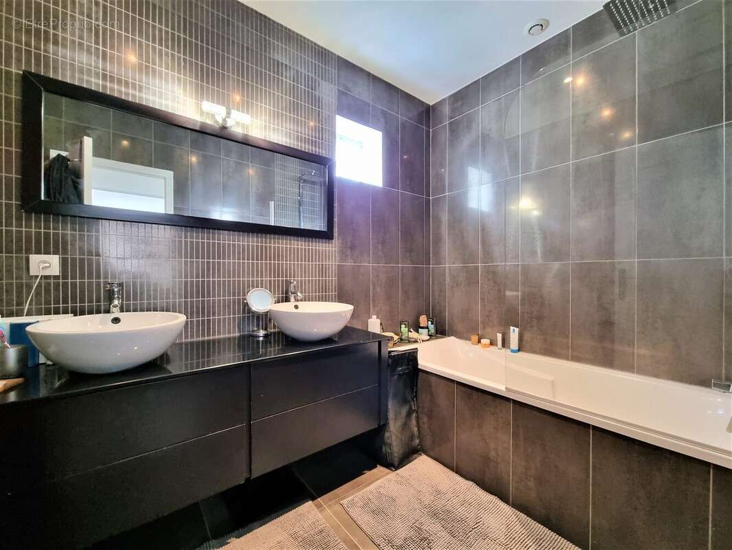 Maison à LES CLAYES-SOUS-BOIS