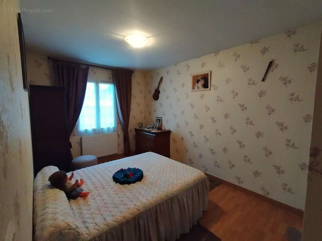 Maison 121 m² à Saint-Maixent-L'ecole  - photo 7