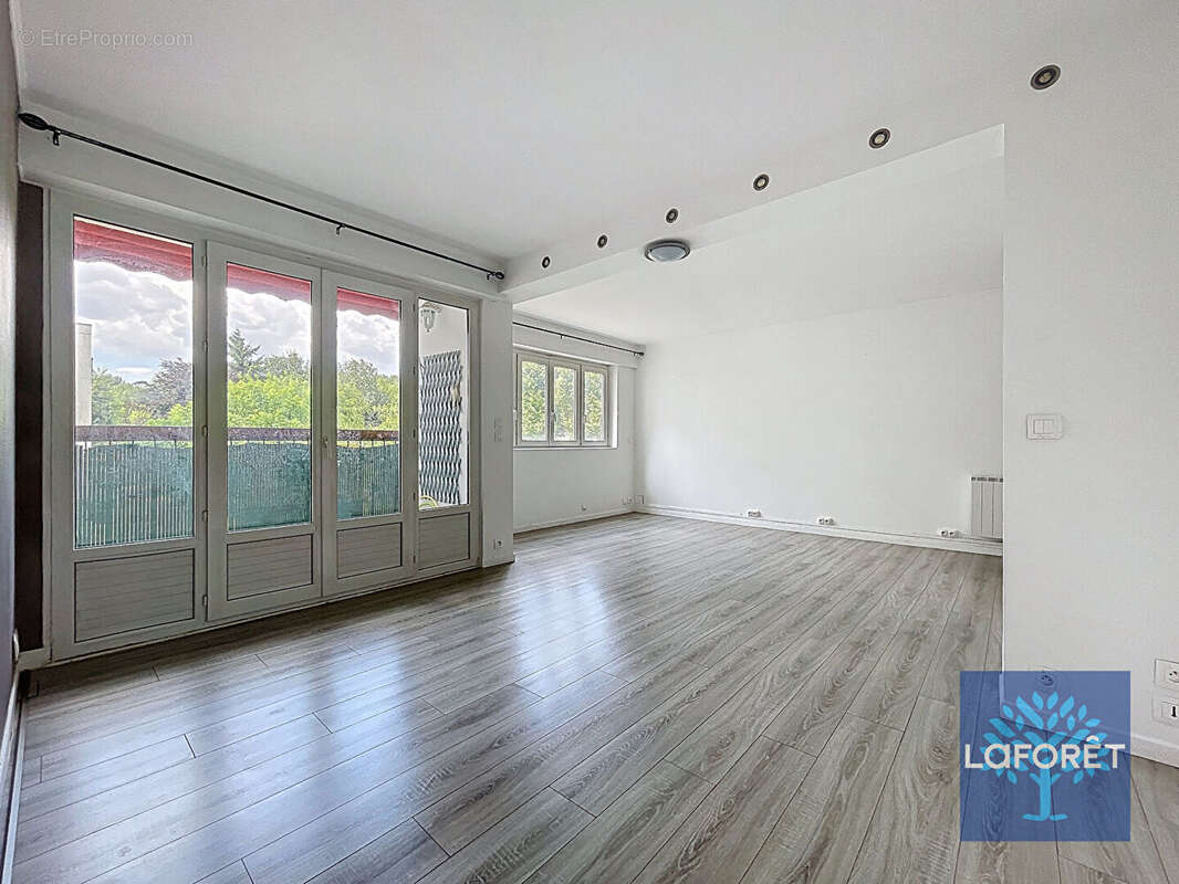 Appartement à CHILLY-MAZARIN