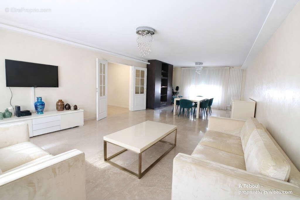 Villeurbanne Gratte-ciel - 122m² - T4Bis - Balcon 12m² - Suite Parentale - Cli:matisation - Garage - photo 2