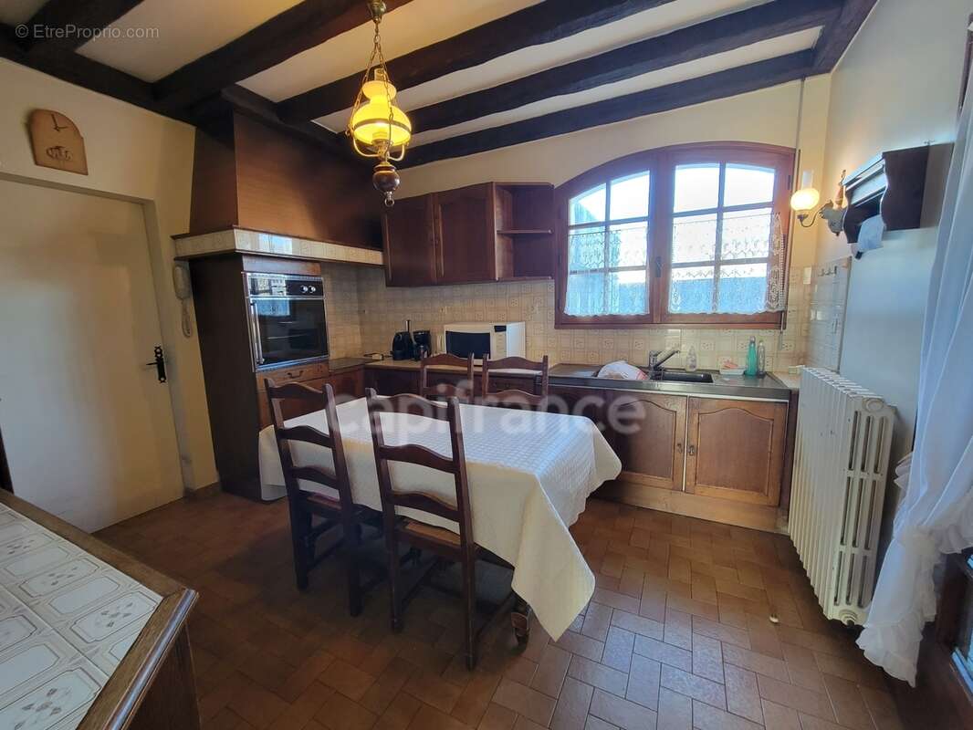 ( 85 ) Vendée entre NOIRMOUTIER , PORNIC et CHALLANS à vendre centre ville  BEAUVOIR SUR MER maison 7 pièces , 181 m² ,4 chambre - photo 4