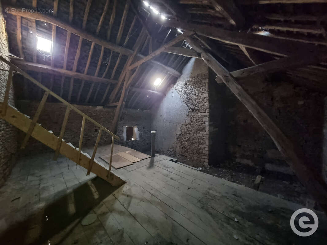 Maison 5 pièces 143m2 à rénover proche Vézelay - photo 17
