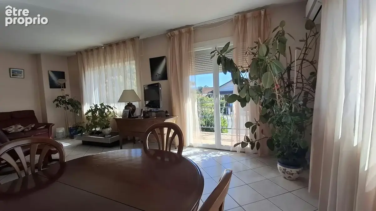 Aux portes de Vichy maison en rez de chaussée surélevée avec jardin arboré, terrasse et double garage - photo 5