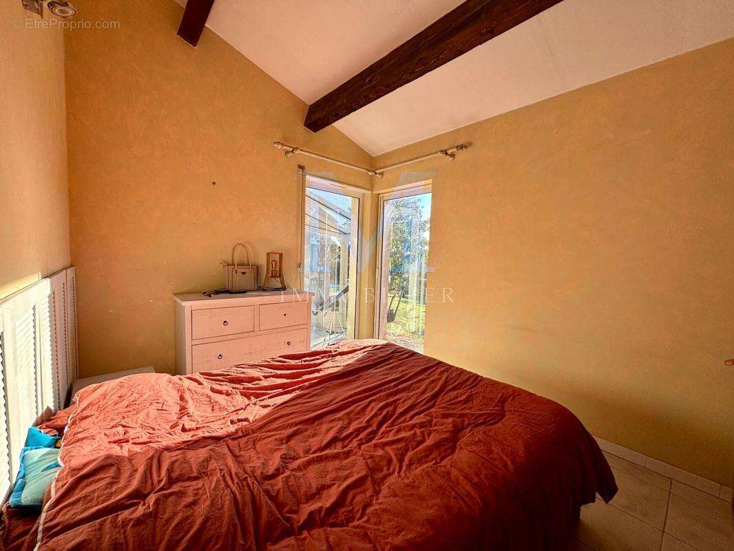 La Cadière-d’Azur À quelques minutes des plages : Magnifique maison de plain-pied de 177 m², lumineuse et sans vis-à-vis - photo 14