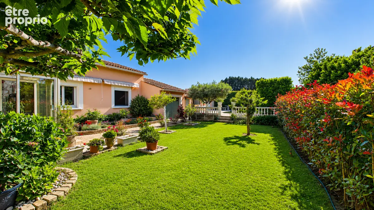Sauveterre - Maison familiale avec piscine, jardin paysager et dépendances - photo 4