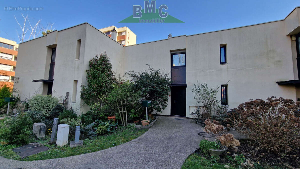 Appartement à LE PLESSIS-BOUCHARD