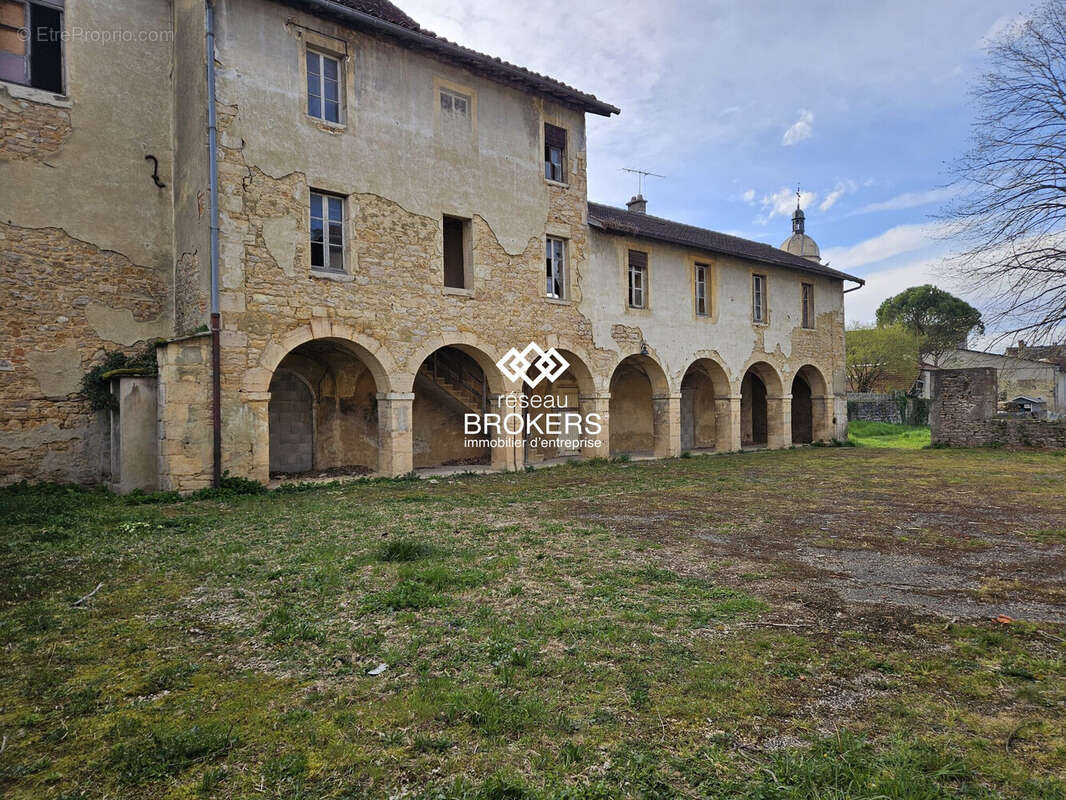 Commerce à SAINT-AMOUR