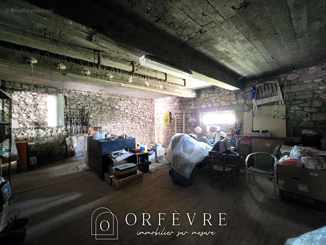 Maison Carnas avec garages sur 2700m² de terrain - photo 13