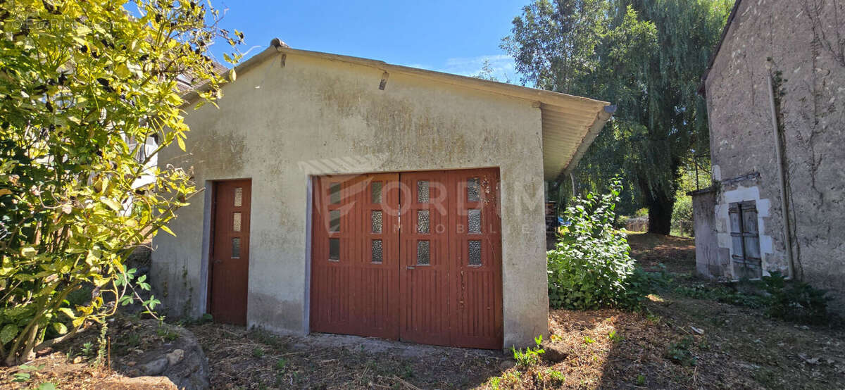 Maison à rénover avec terrain attenant - photo 3