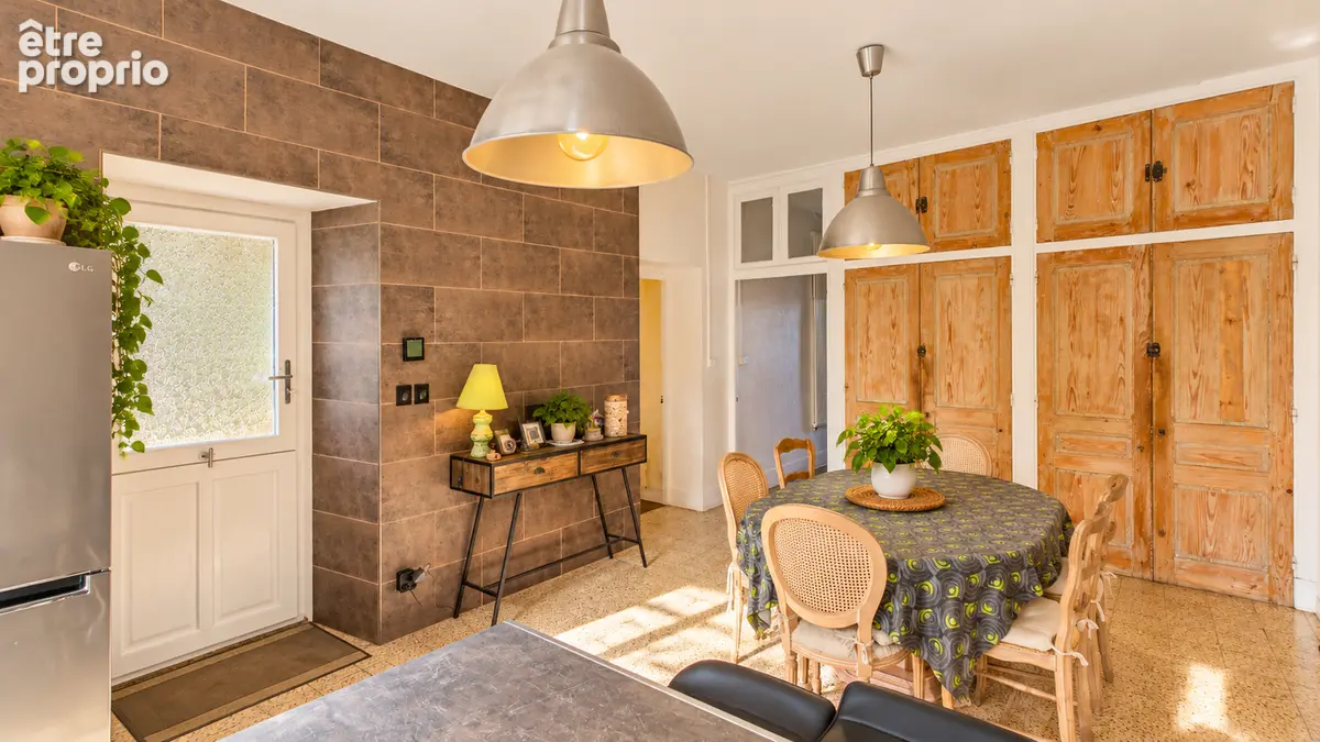 Maison de caractère avec seconde habitation, jardin et granges aménageable - photo 6