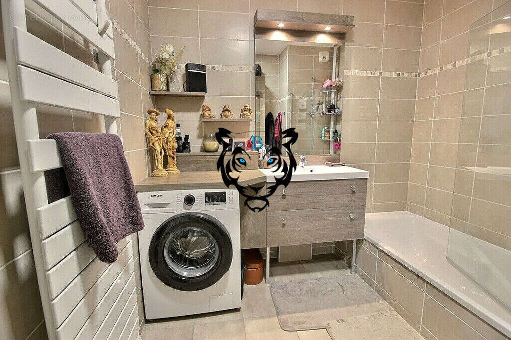Appartement à ROQUEBRUNE-SUR-ARGENS