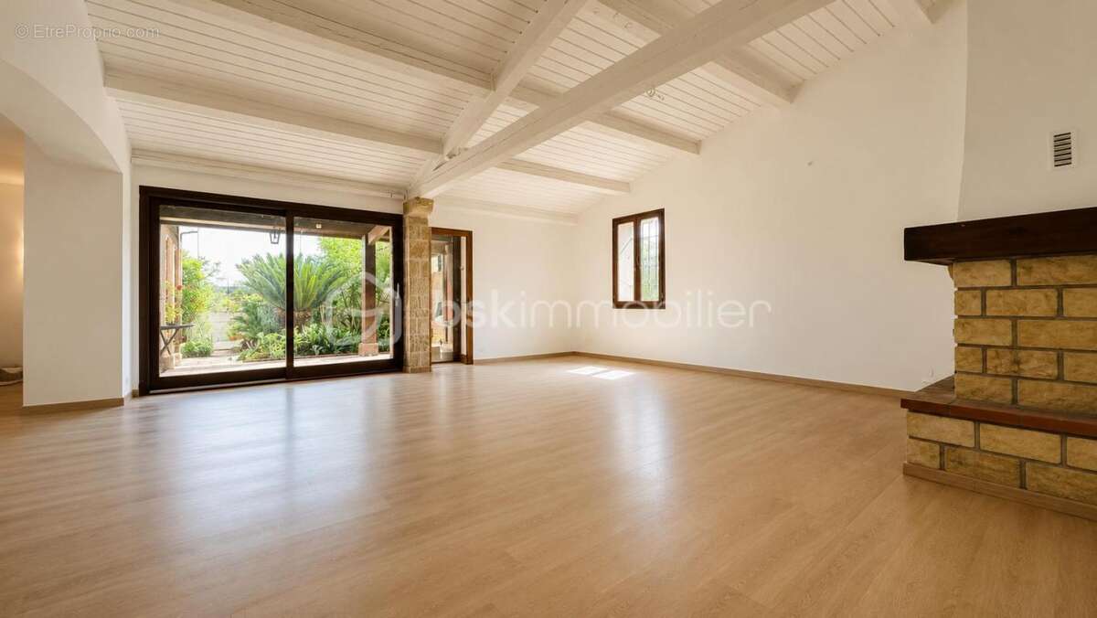 Maison familiale rénovée – 4 chambres – Terrain 4 000 m² – Vence la Sine - photo 6