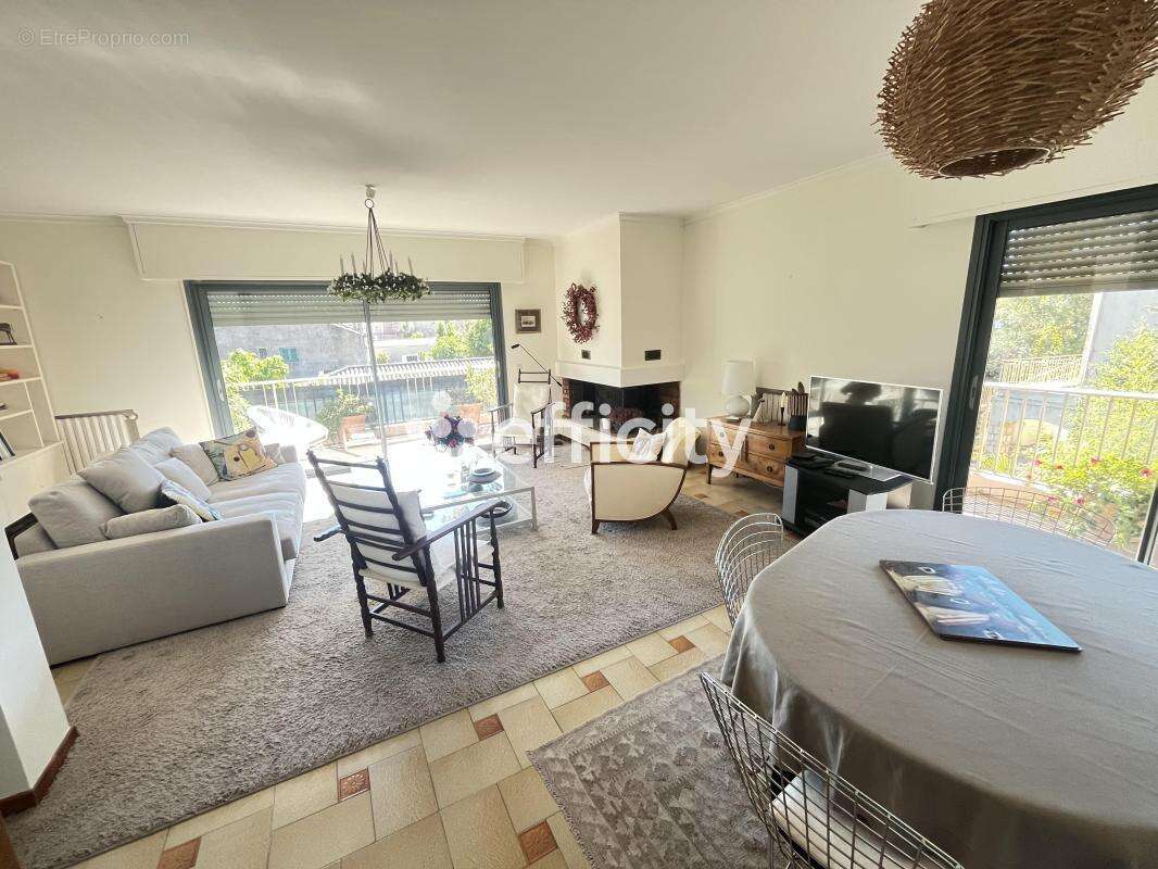 Appartement à VALLAURIS