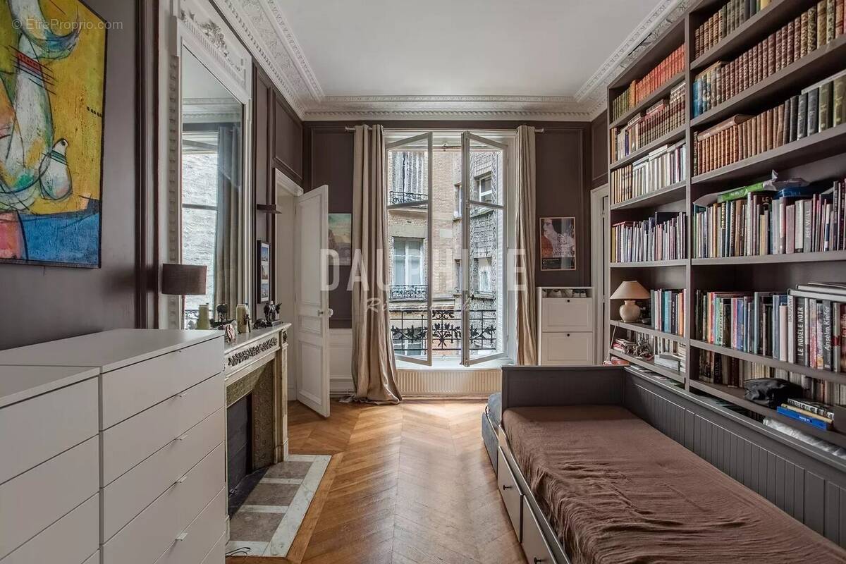 Appartement à PARIS-7E