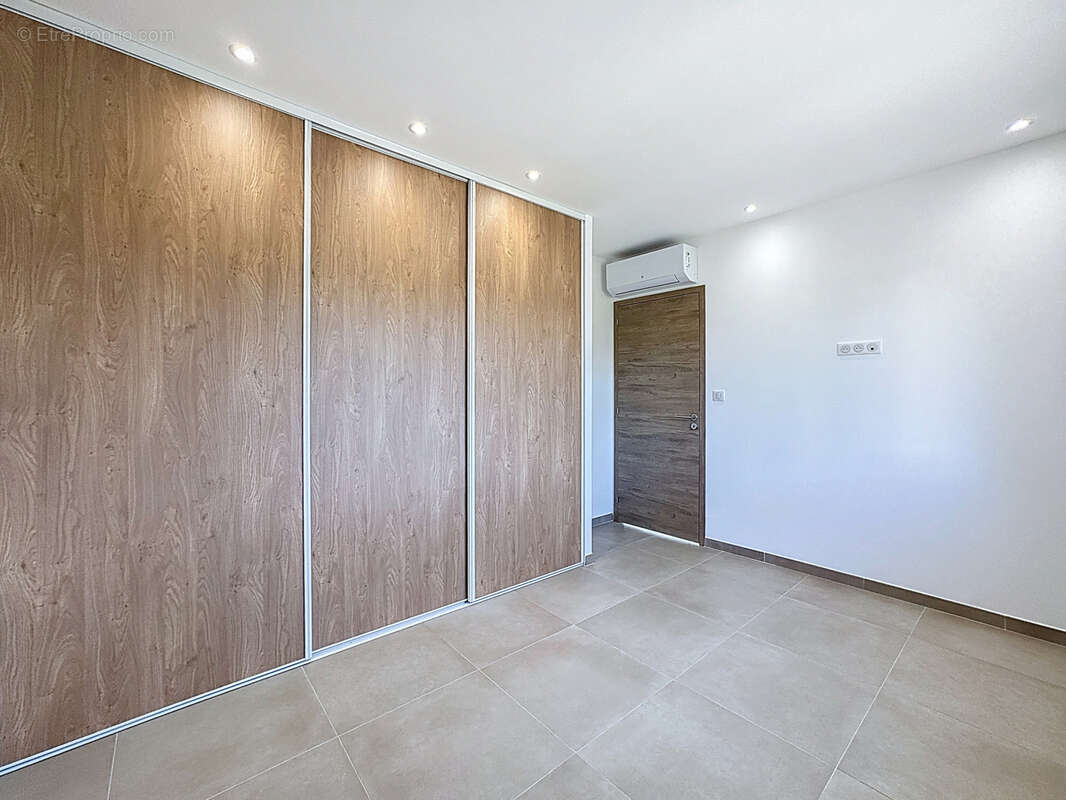 Appartement Neuf Grand T3 à Ghisonaccia - photo 12