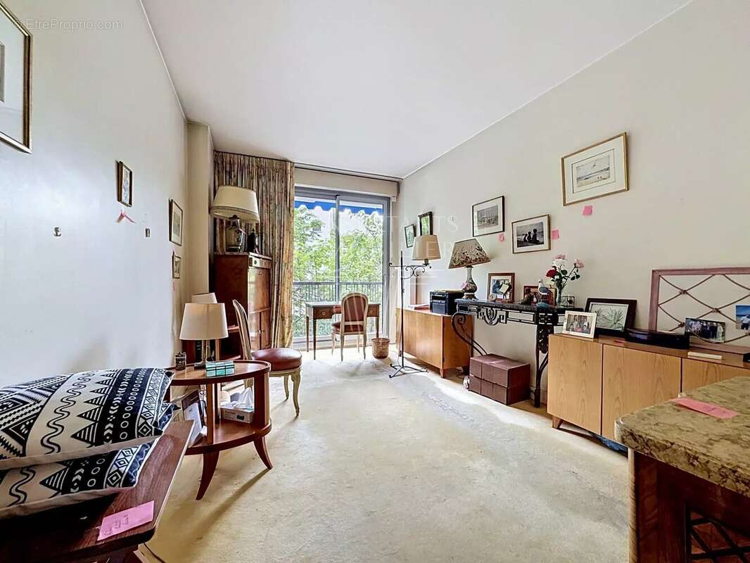 Appartement à PARIS-16E