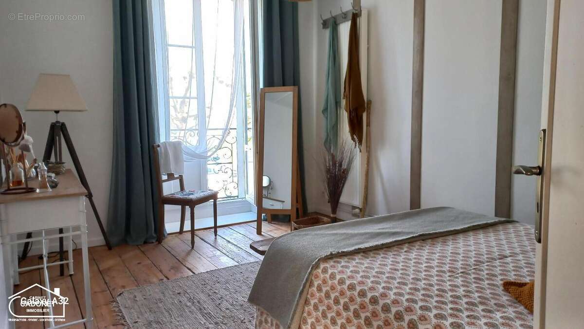   - Maison à PAIMBOEUF