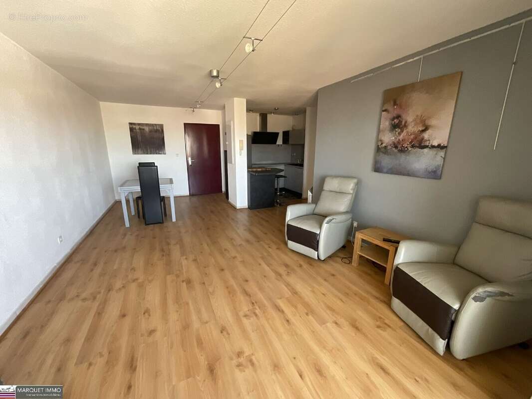 Superbe appartement T3 offrant 62 m² donnant sur terrasse de 7 m² avec une très très belle vue dégagée au 3° étage d'une résiden - photo 2