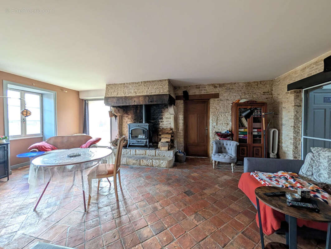 Maison à SAINT-COUTANT