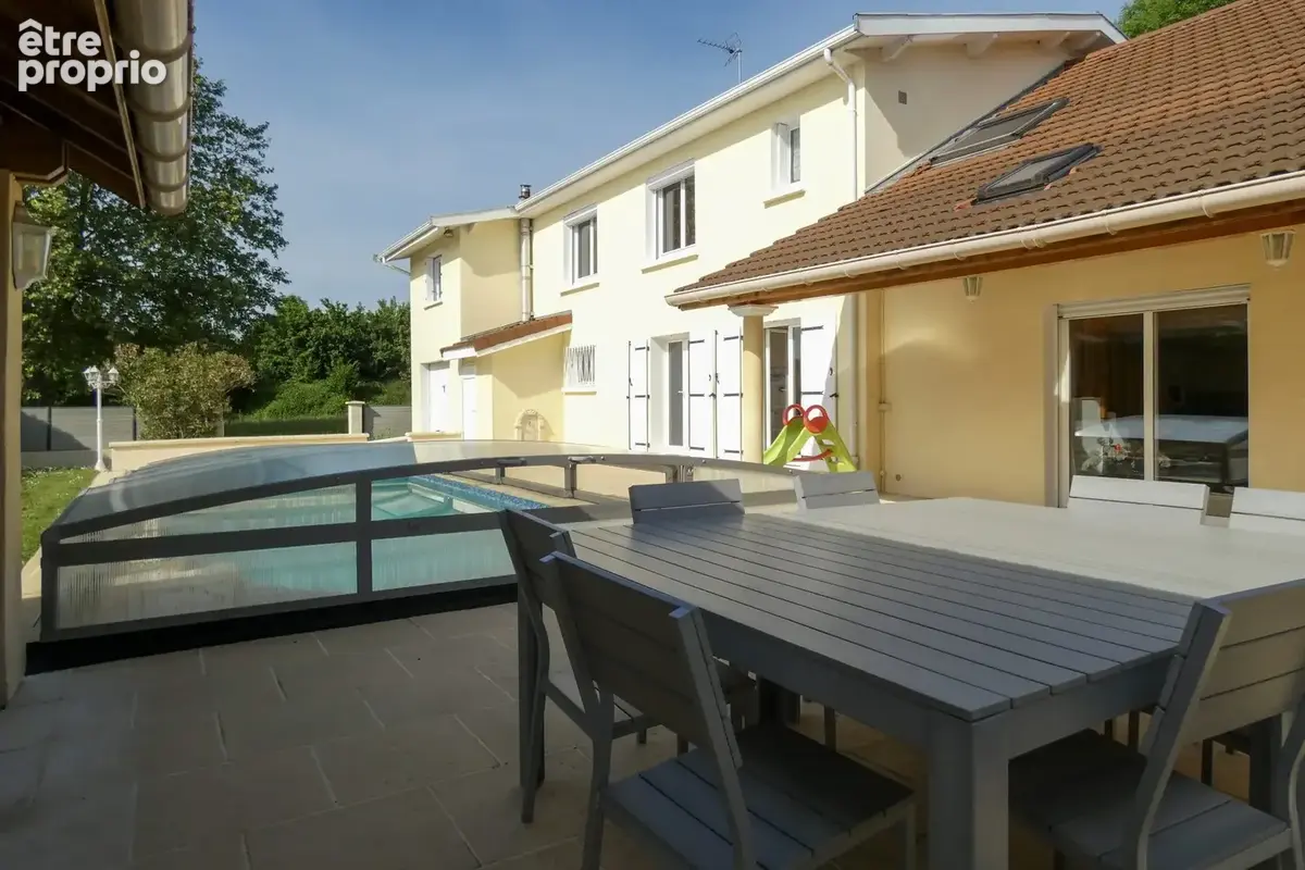Maison 10 pièces 259 m² à vendre à Chassieu (69680) - photo 4