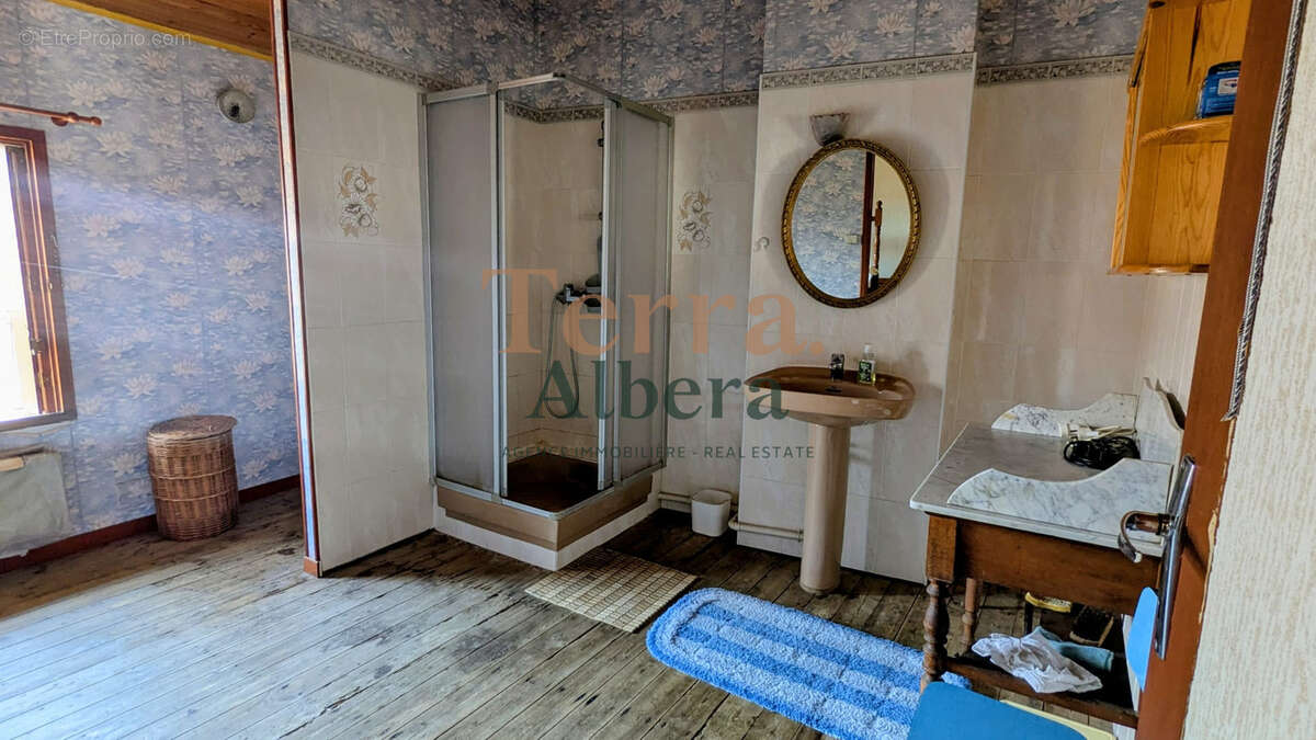 Authentique maison de village avec jardin constructible et beau potentiel - photo 20