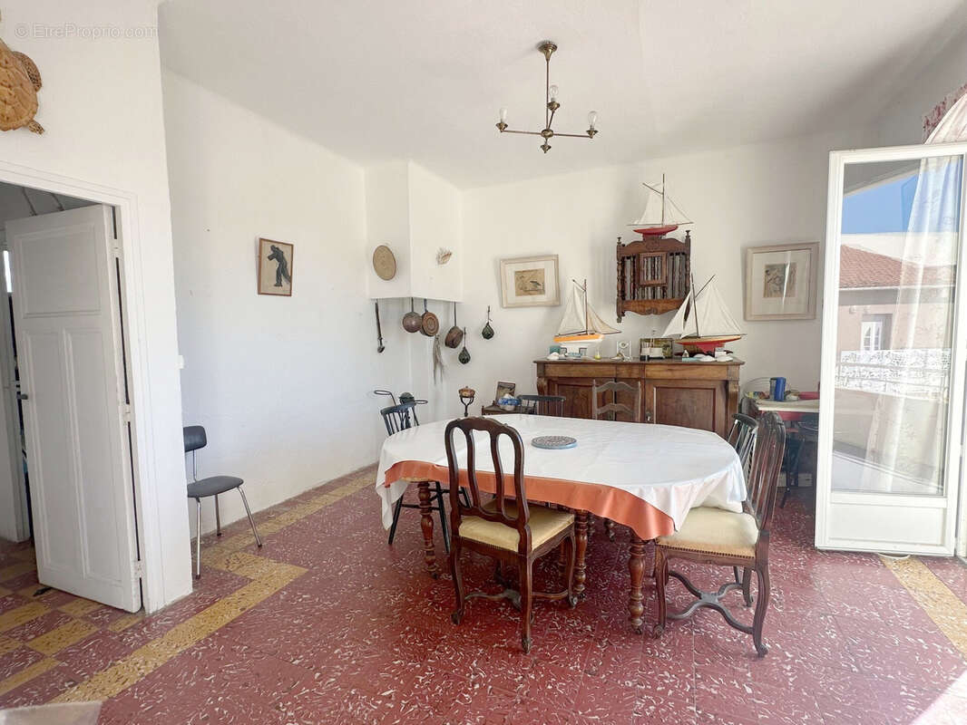 Appartement à MAUGUIO