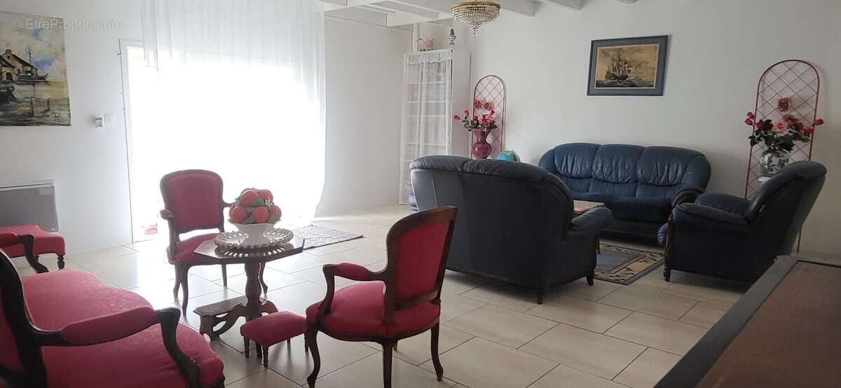 Maison à COURCELLES