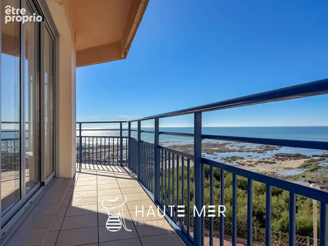 CORAUX - Large vue sur mer pour cet appartement T3 - photo 4