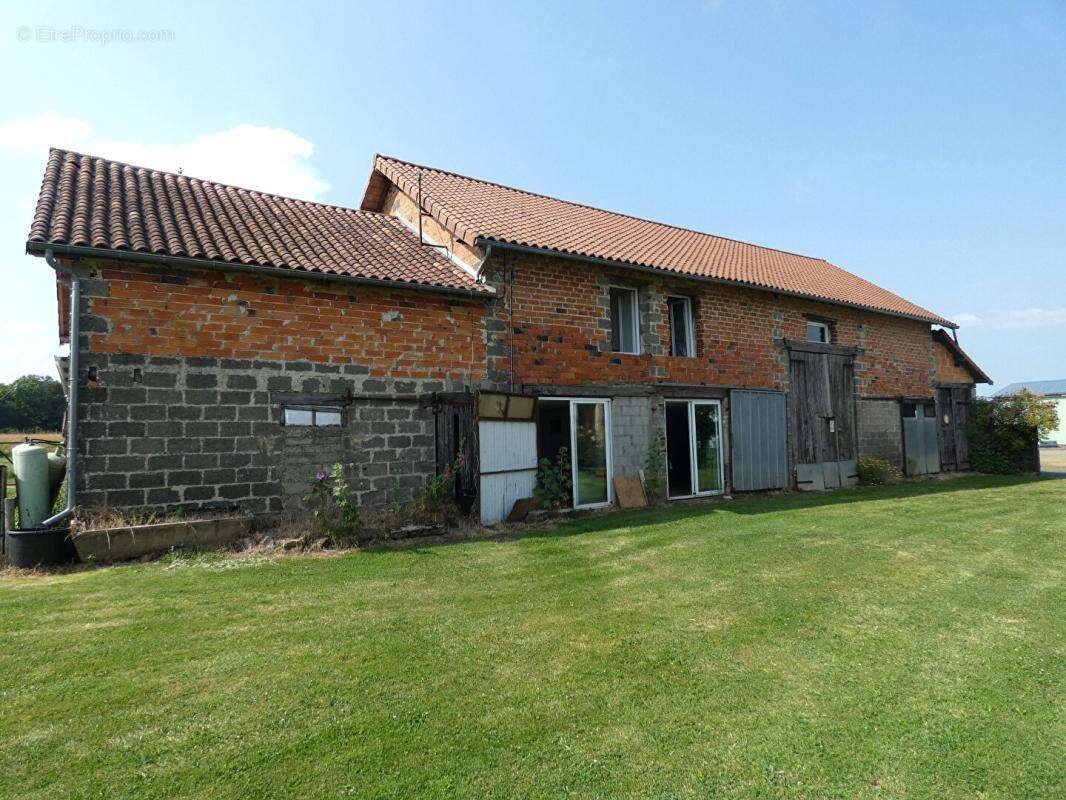 Maison et grange 265m² / 10 chs / 18 hects / dépendances / ETANG - photo 4