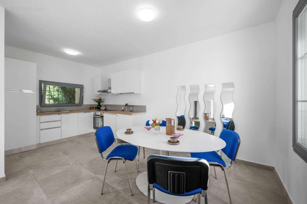 Appartement à TOURRETTE-LEVENS