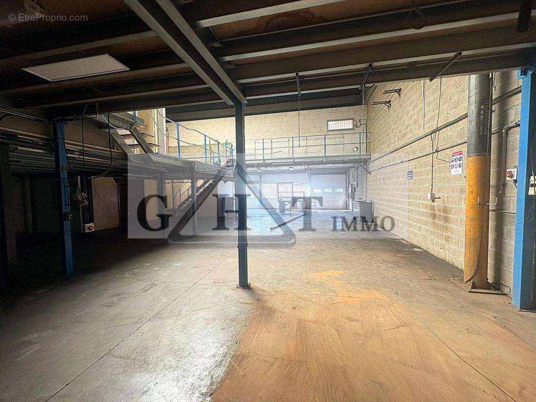 Entrepot 450 m² a savigny le temple a vendre - photo 2