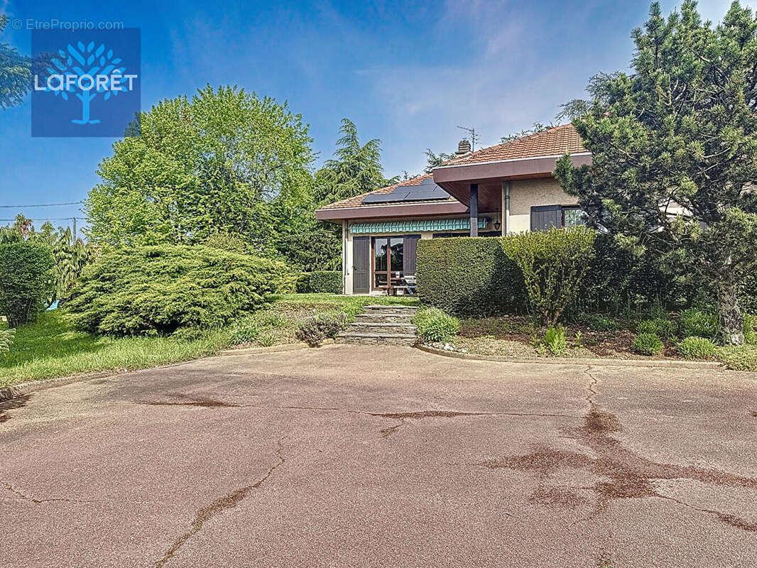 Maison à SAINT-GENIS-LAVAL