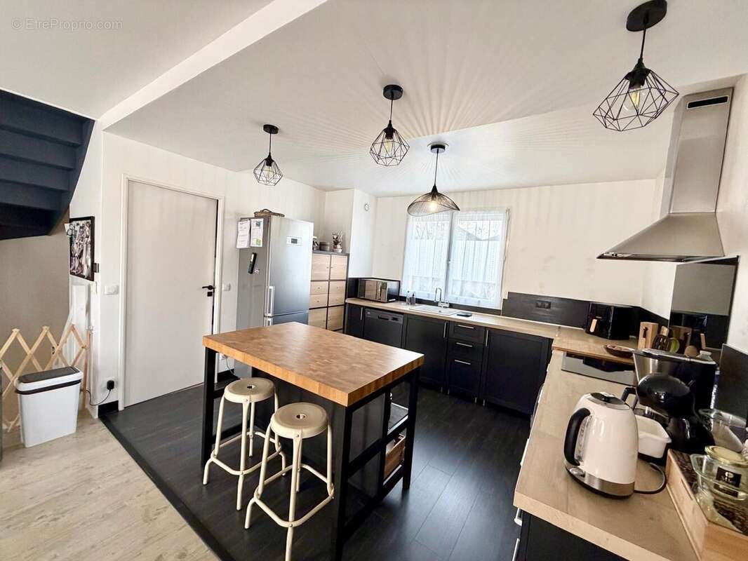 Maison à SAVIGNY-LE-TEMPLE