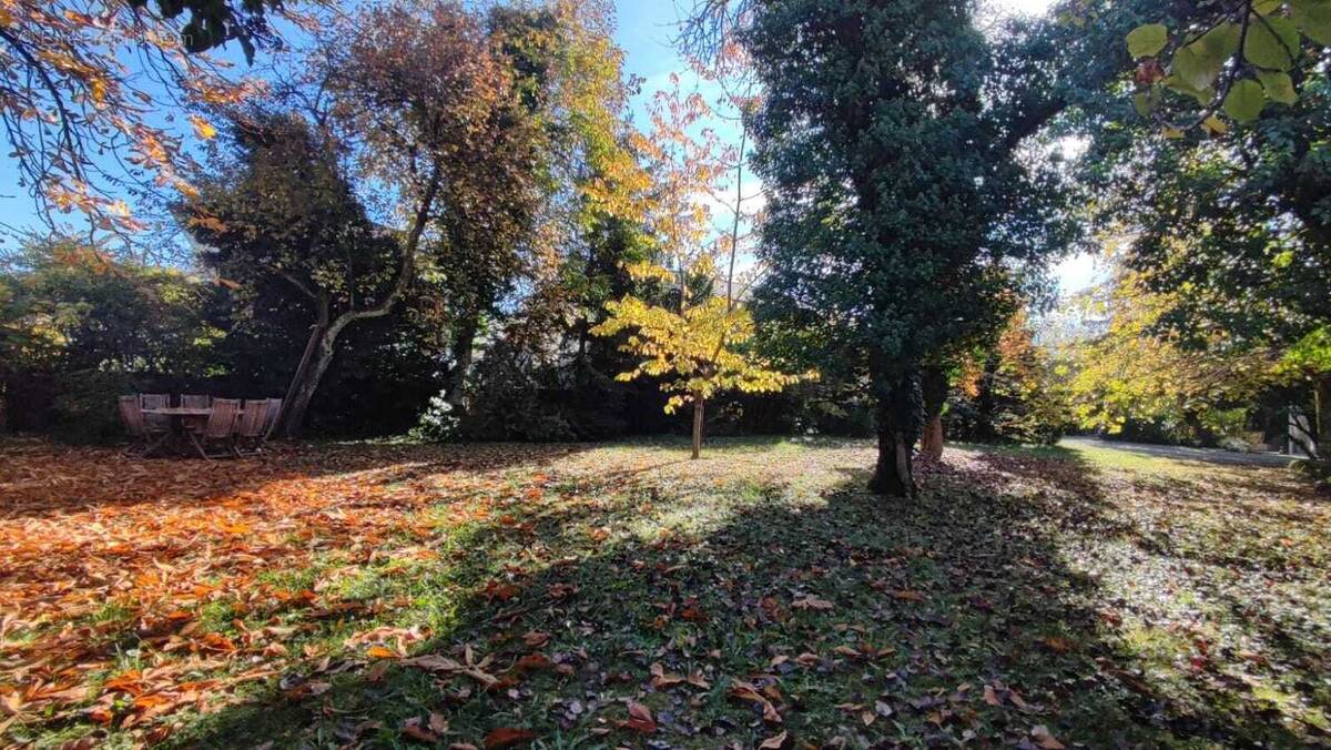 Terrain à VETRAZ-MONTHOUX