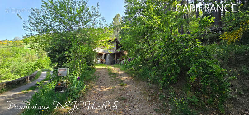 Maison à SAINT-SAUVEUR-DE-MONTAGUT