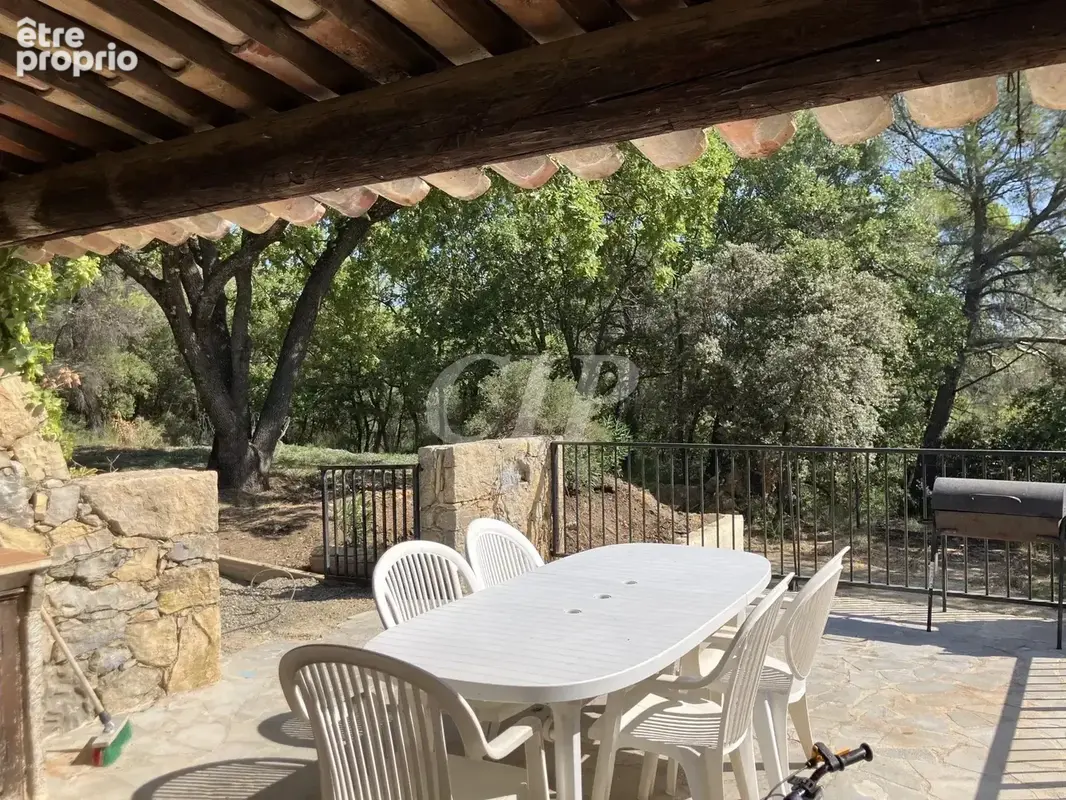 Flayosc maison t5 sur 1 hectare avec piscine - photo 5