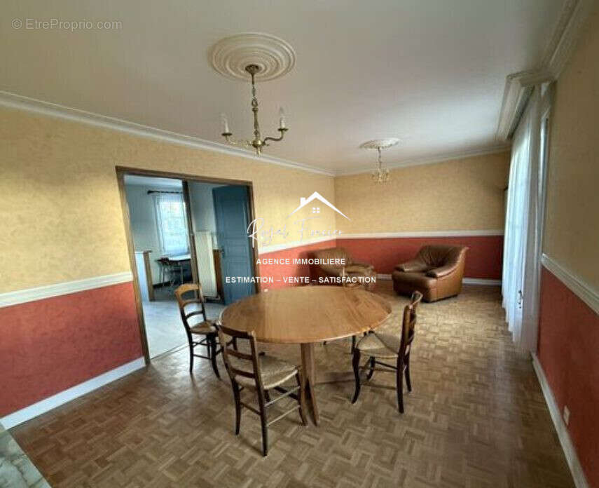 espace de vie de 25 m2  - Maison à DESCARTES