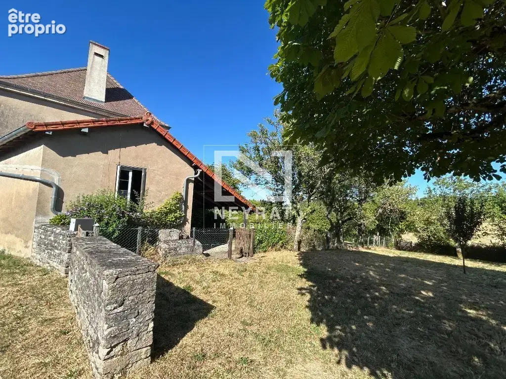 Grande maison en pierres avec jardin et dépendances - photo 7
